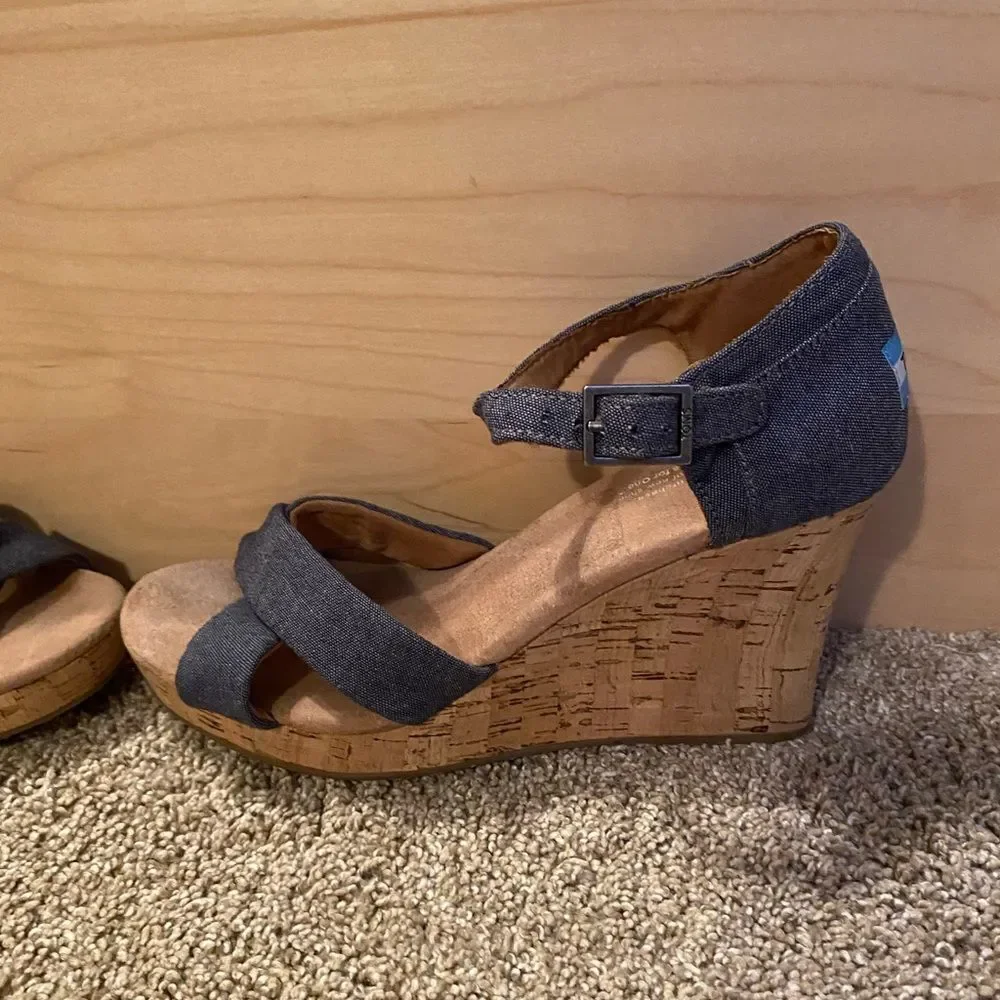 Tom’s Sienna Chambray Denim Cork Wedge Size 10